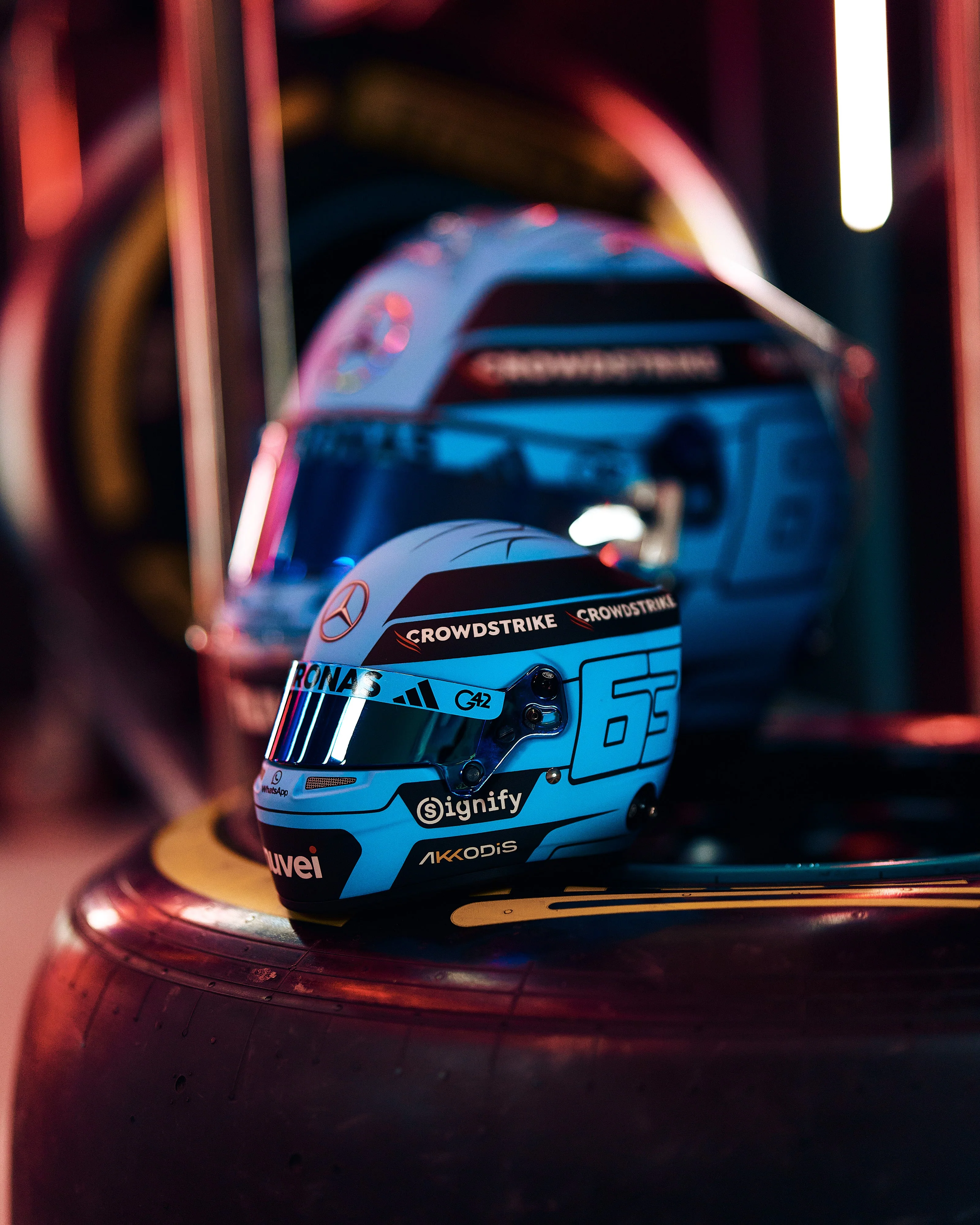 George Russell 2025 Mini Bell Helmet Replica 1:2 - Image 3